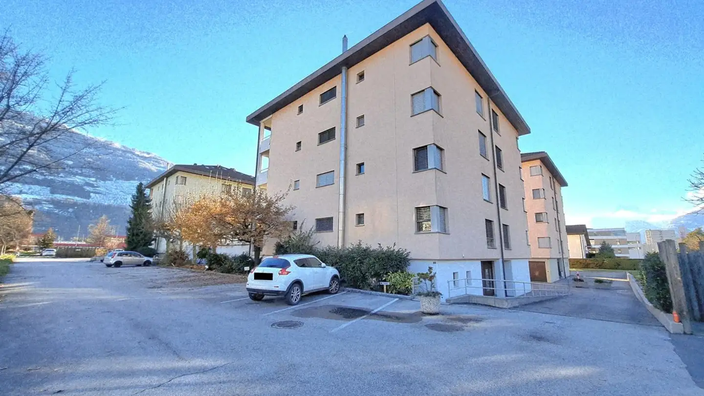 Outdoor parking space for rent - Rue Hermann Geiger 12, 1950 Sion
