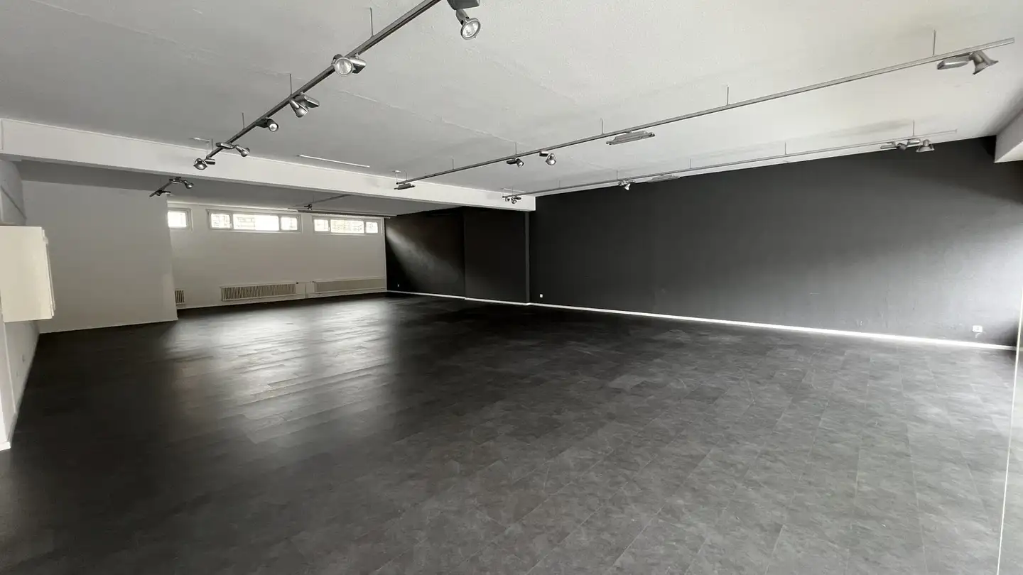 Geschäft mieten - Ueberlandstrasse 350, 8051 Zürich