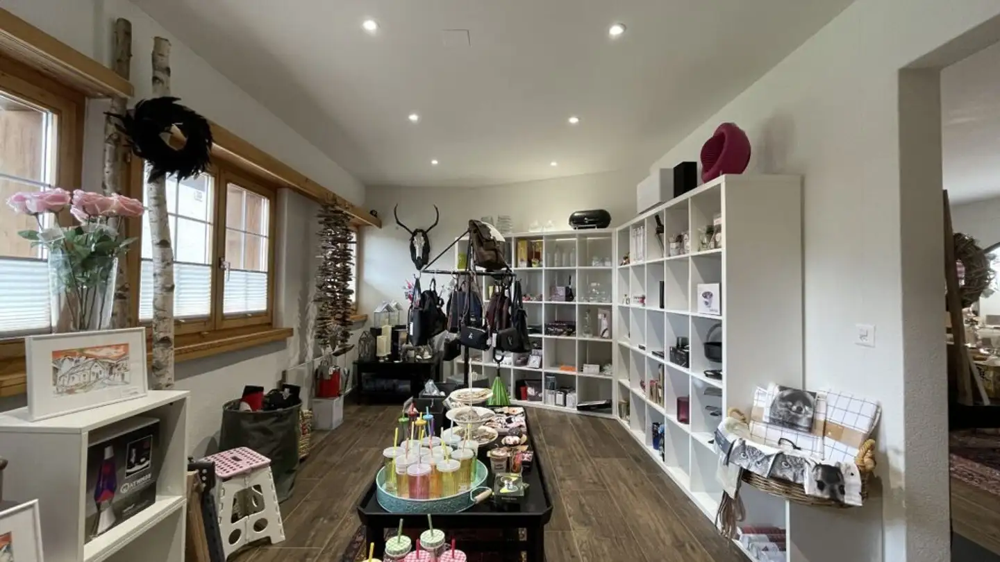 Spazio ufficio in vendita - Via Alpsu 58, 7188 Sedrun - Photo 4