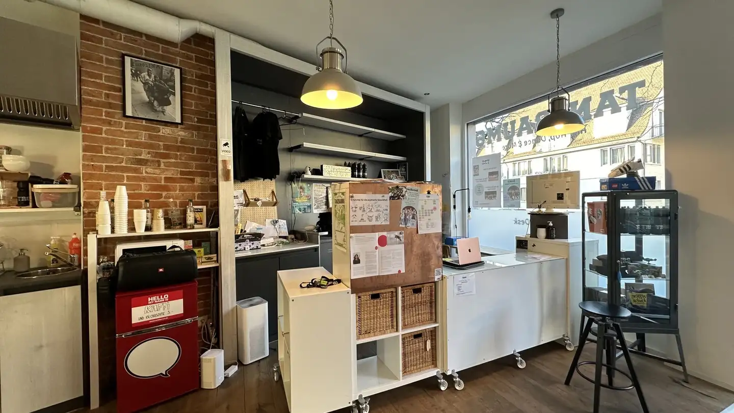 Commercial à louer - 8057 Zürich