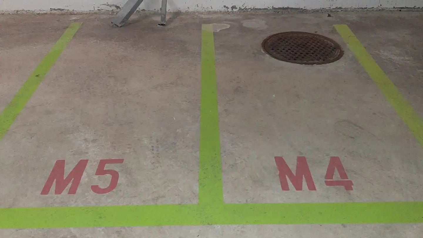 Tiefgaragenstellplatz mieten - In Der Gass 12, 8627 Grüningen