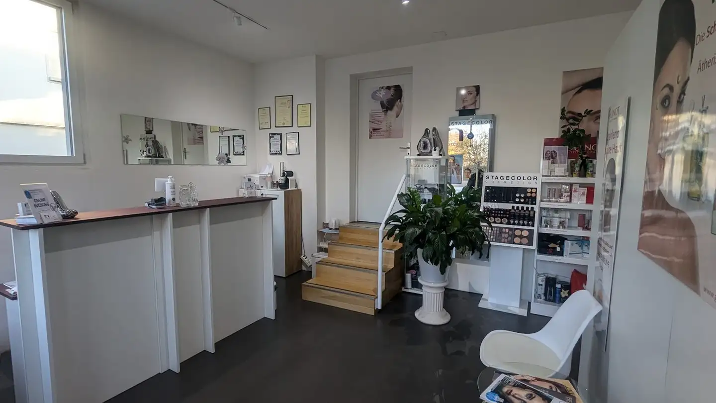 Commercial à louer - Albisriederstrasse 349, 8047 Zürich