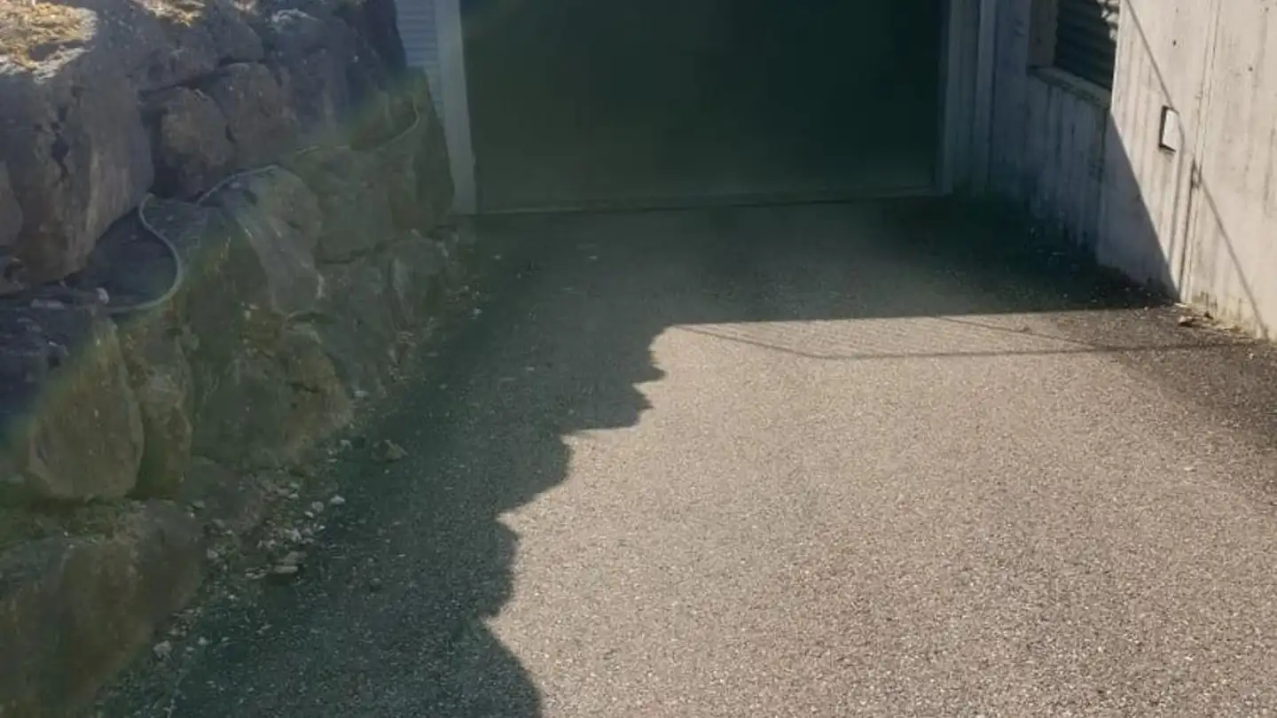 Single garage for rent - Rue De La Farrère 21, 2830 Courrendlin