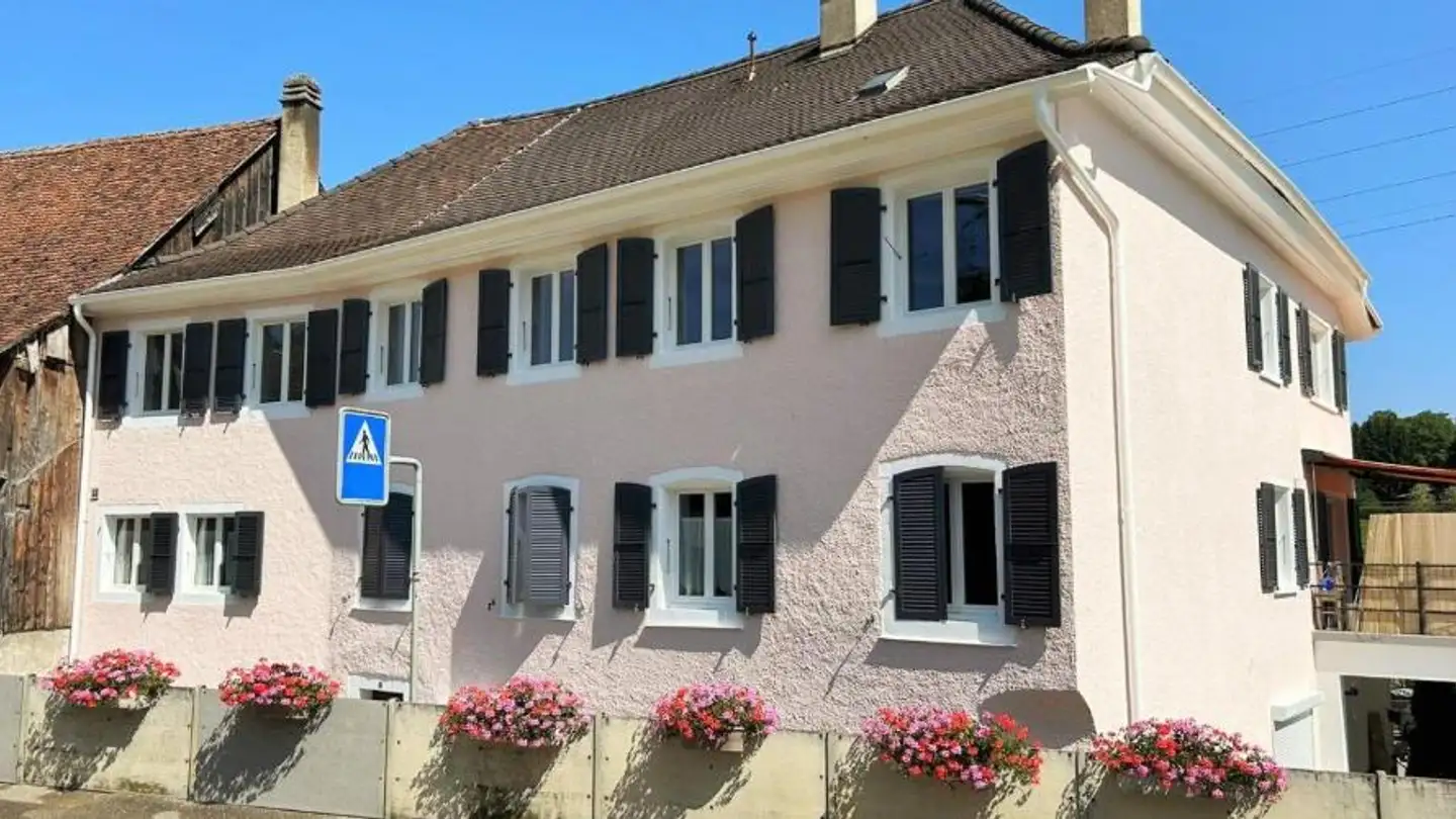 Place de parking extérieure à louer - 2853 Courfaivre