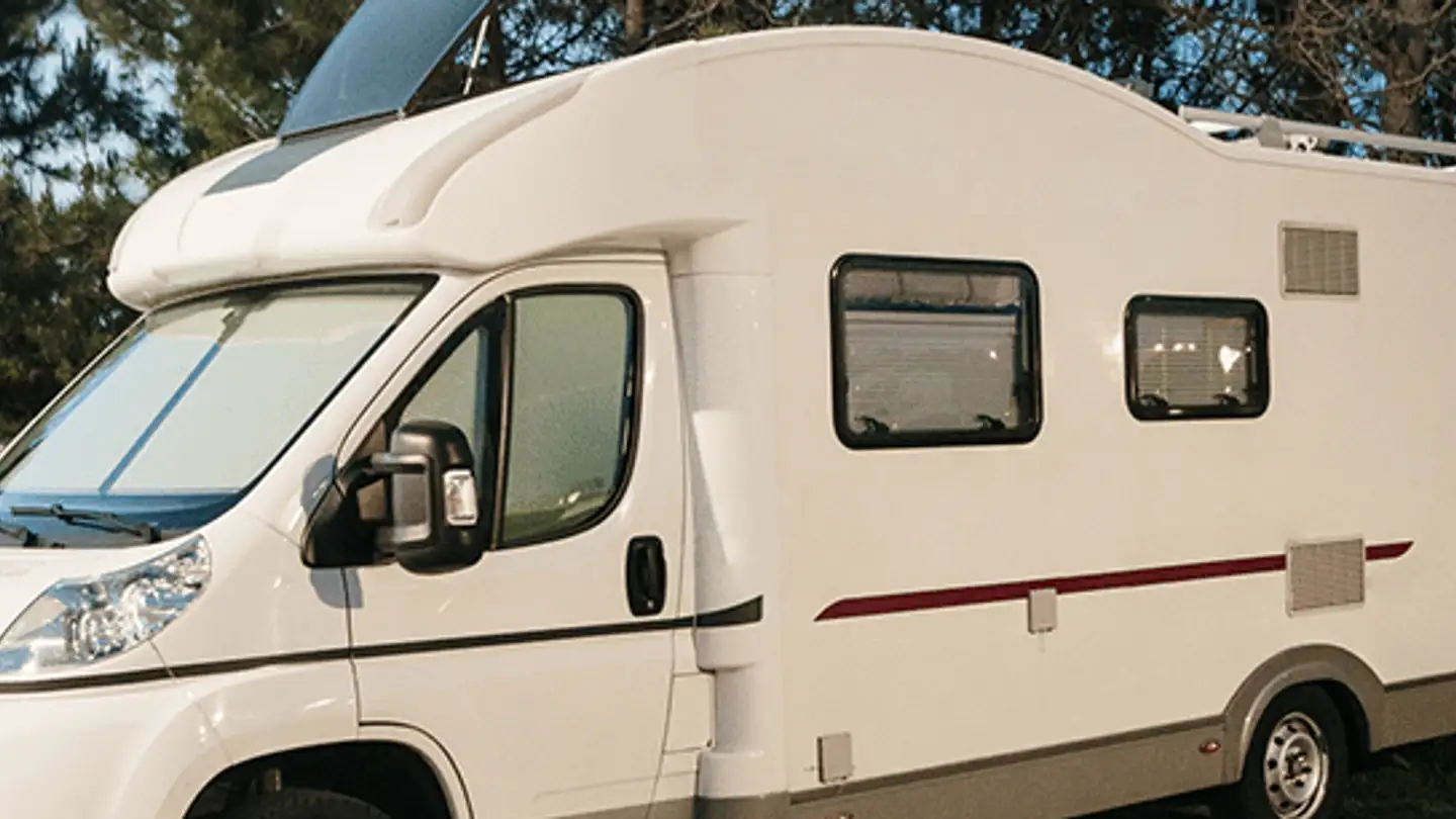 Outdoor parking space for rent - Schulhausstrasse 4, 8618 Oetwil am See