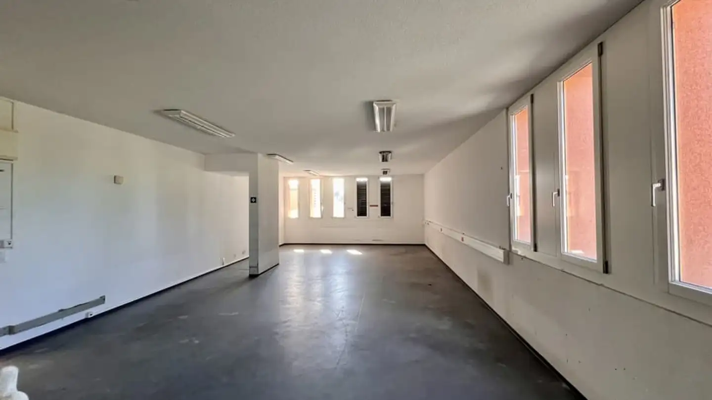 Commerciale in affitto - Holzacher 2, 3212 Gurmels