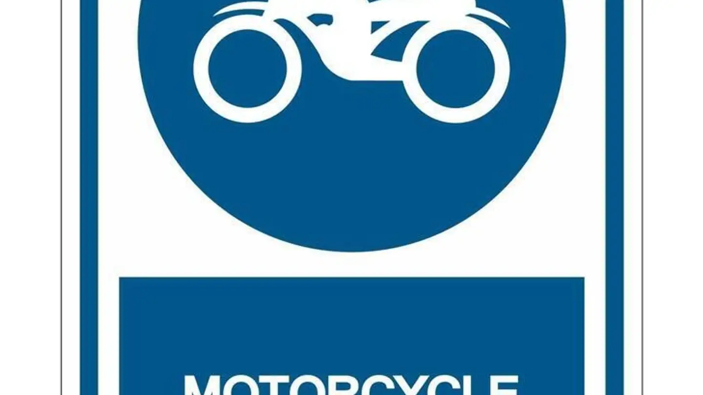 Indoor motorbike parking space for rent - Lehenmattstrasse 110, 4052 Basel