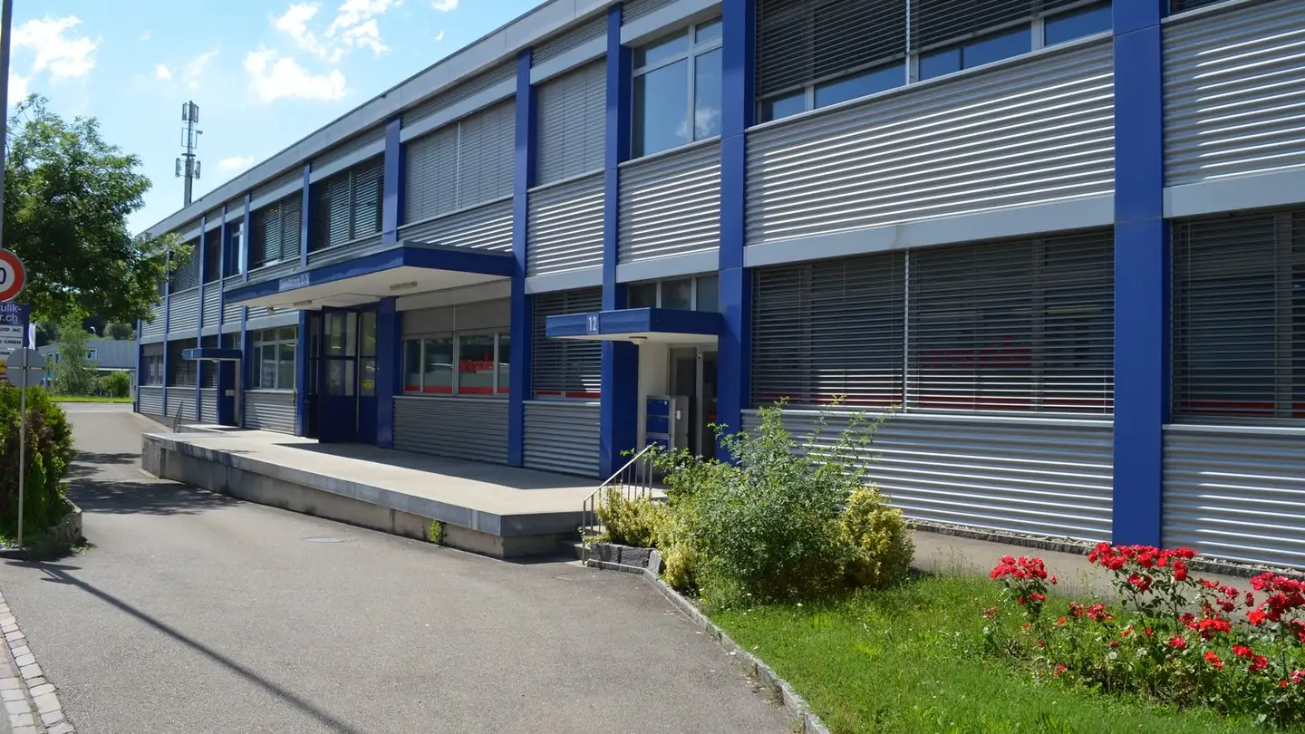 Industrieimmobilie mieten - Riedmattstrasse 12, 8153 Rümlang