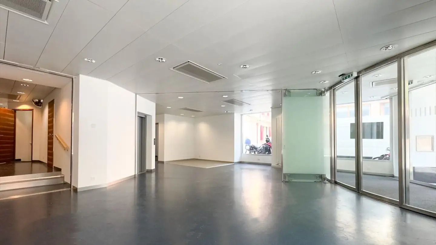 Commercial for rent - Avenue De La Gare 8, 1870 Monthey - Photo 2