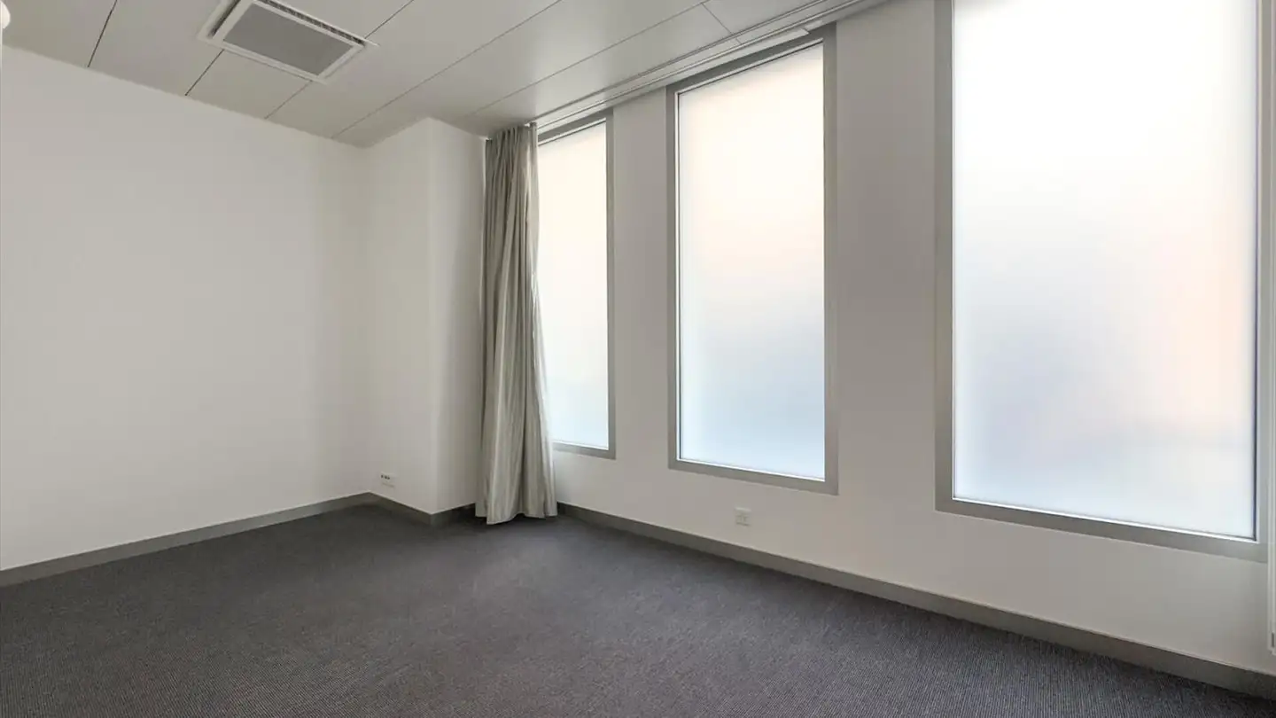 Commercial for rent - Avenue De La Gare 8, 1870 Monthey - Photo 3