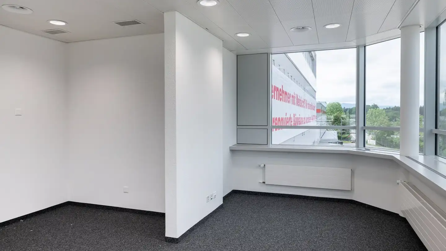 Spazio ufficio in affitto - Zürichstrasse 55, 8340 Hinwil - Foto 2