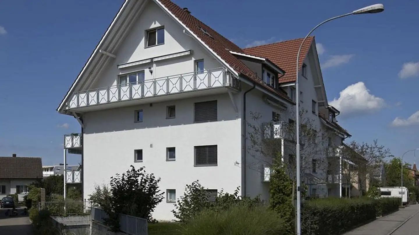 Überdachter Motorradparkplatz mieten - Alte Poststrasse, 8172 Niederglatt ZH