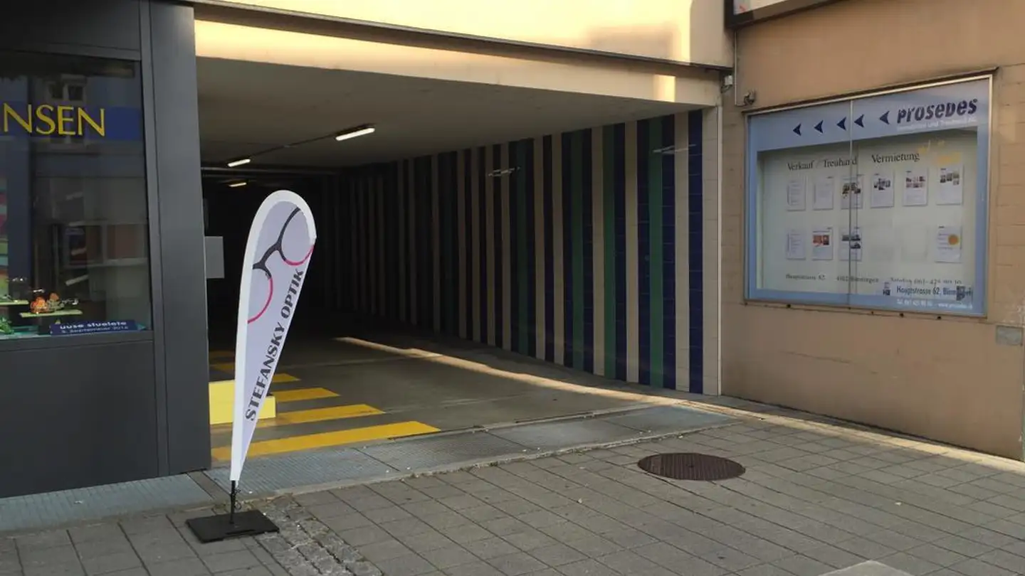 Place de parking souterraine à louer - Hauptstrasse 56, 4102 Binningen