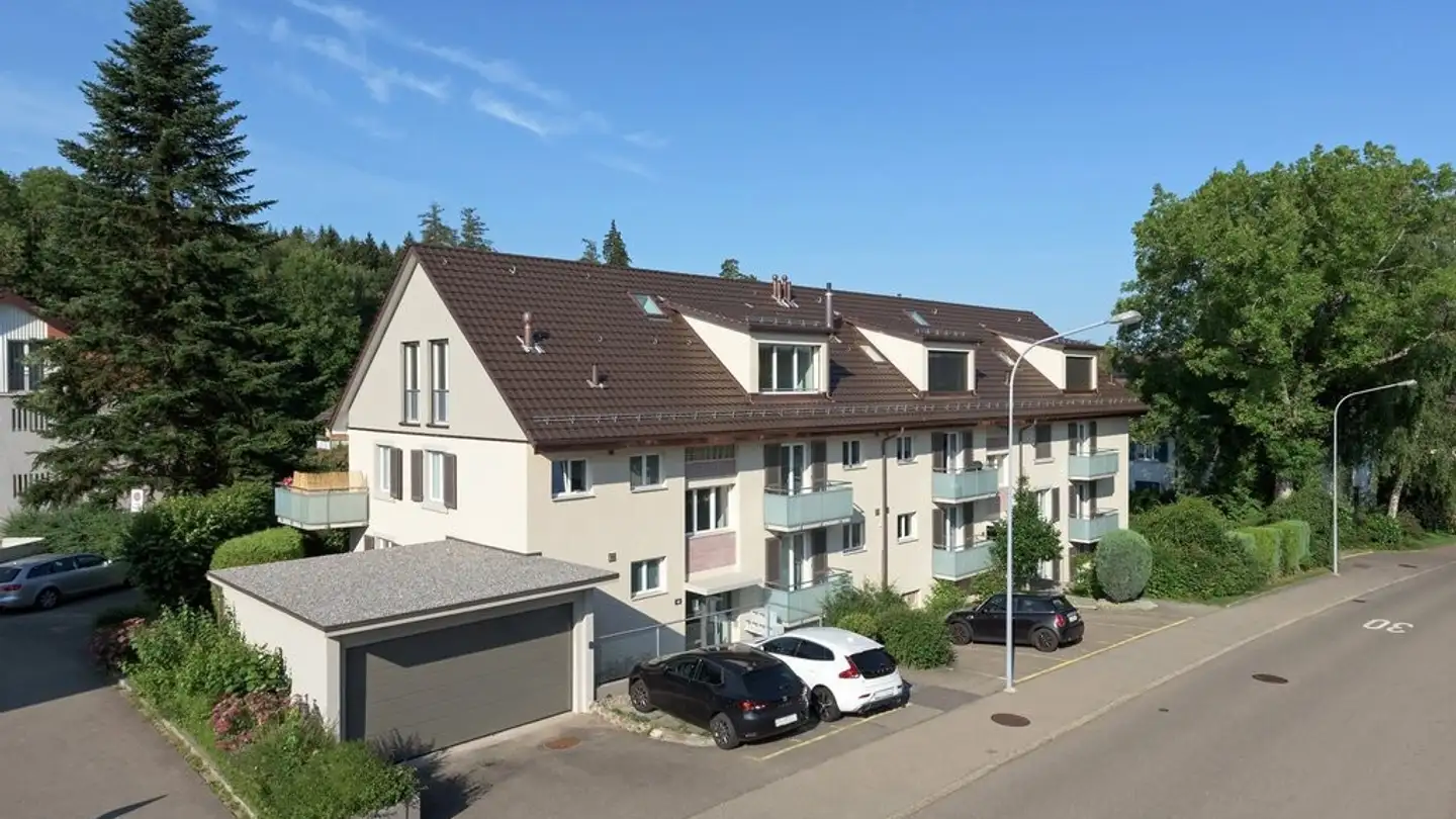 Place de parking extérieure à louer - Rietholzstrasse 38, 8125 Zollikerberg