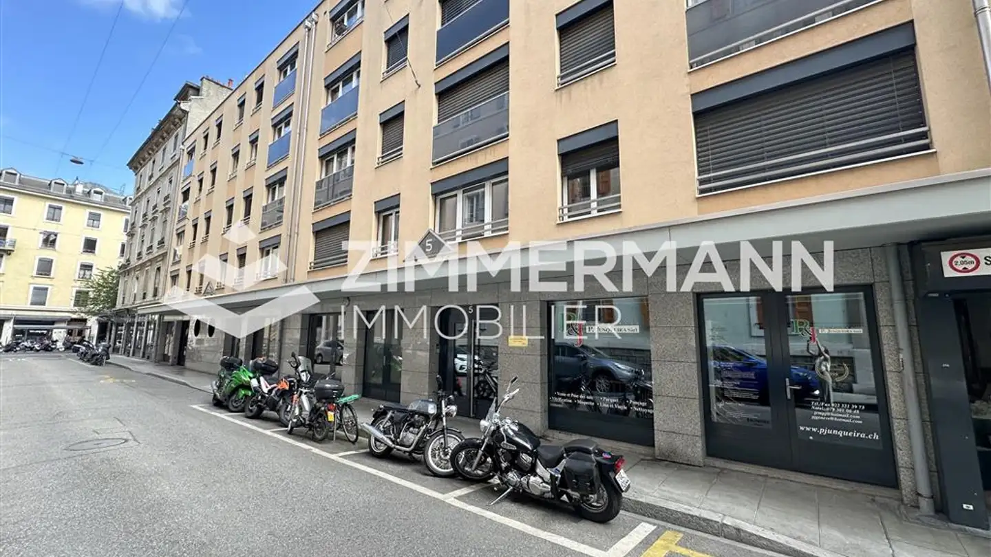 Place de parking extérieure à louer - Rue Des Pavillons, 1205 Genève