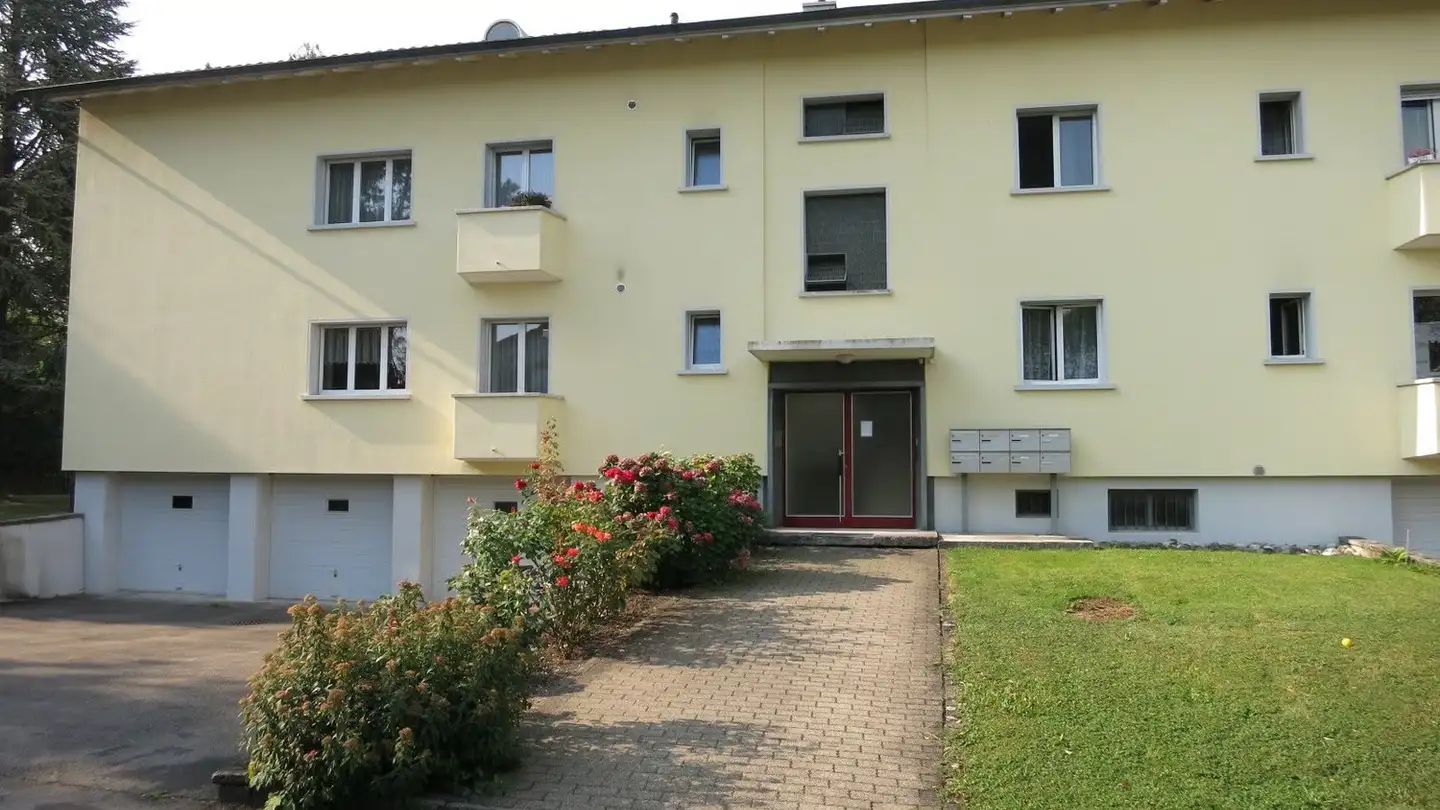 Place de parking extérieure à louer - Unterer Kanalweg 45, 2560 Nidau