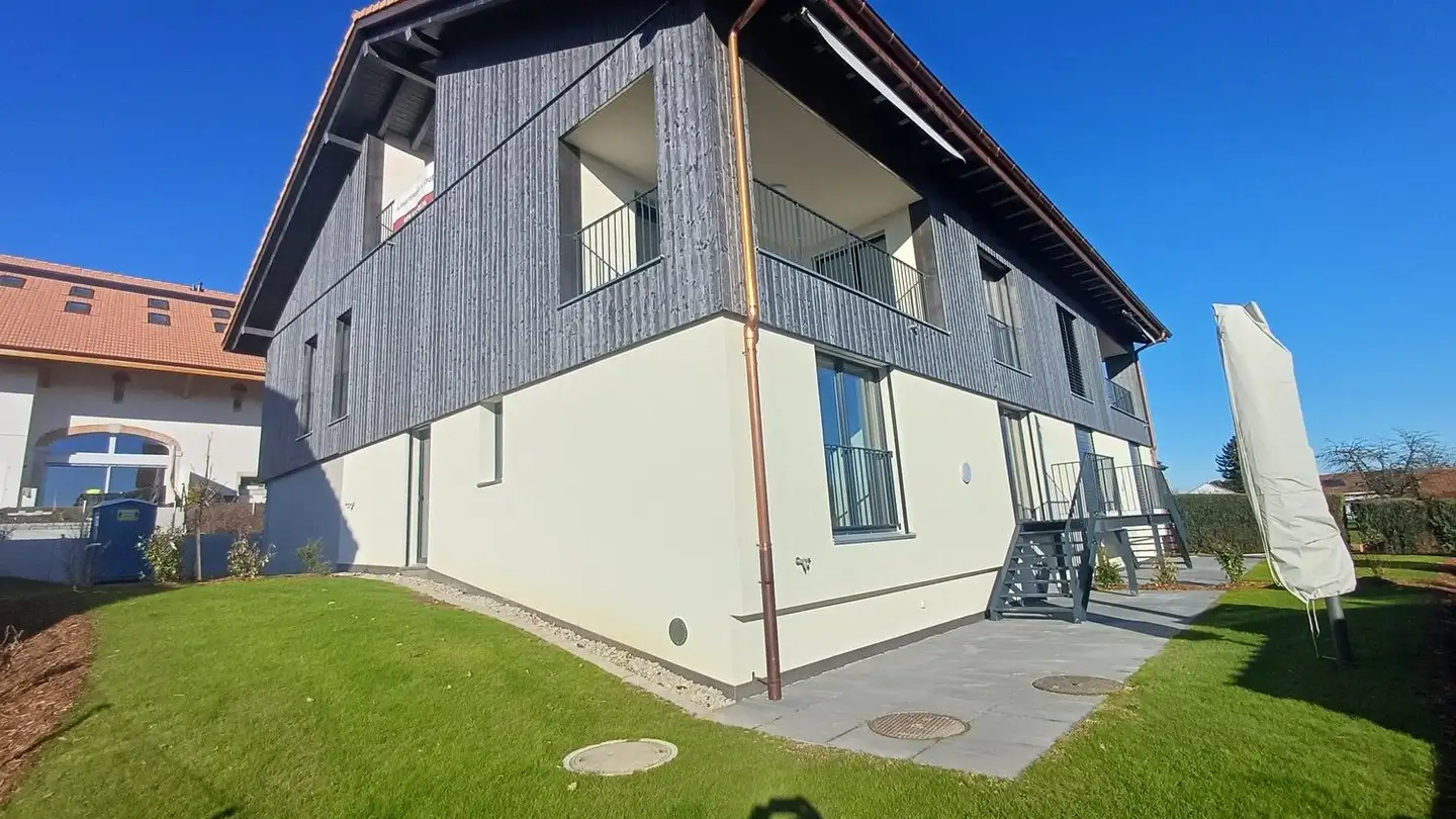 Stepped apartment for rent - 1566 St-Aubin FR