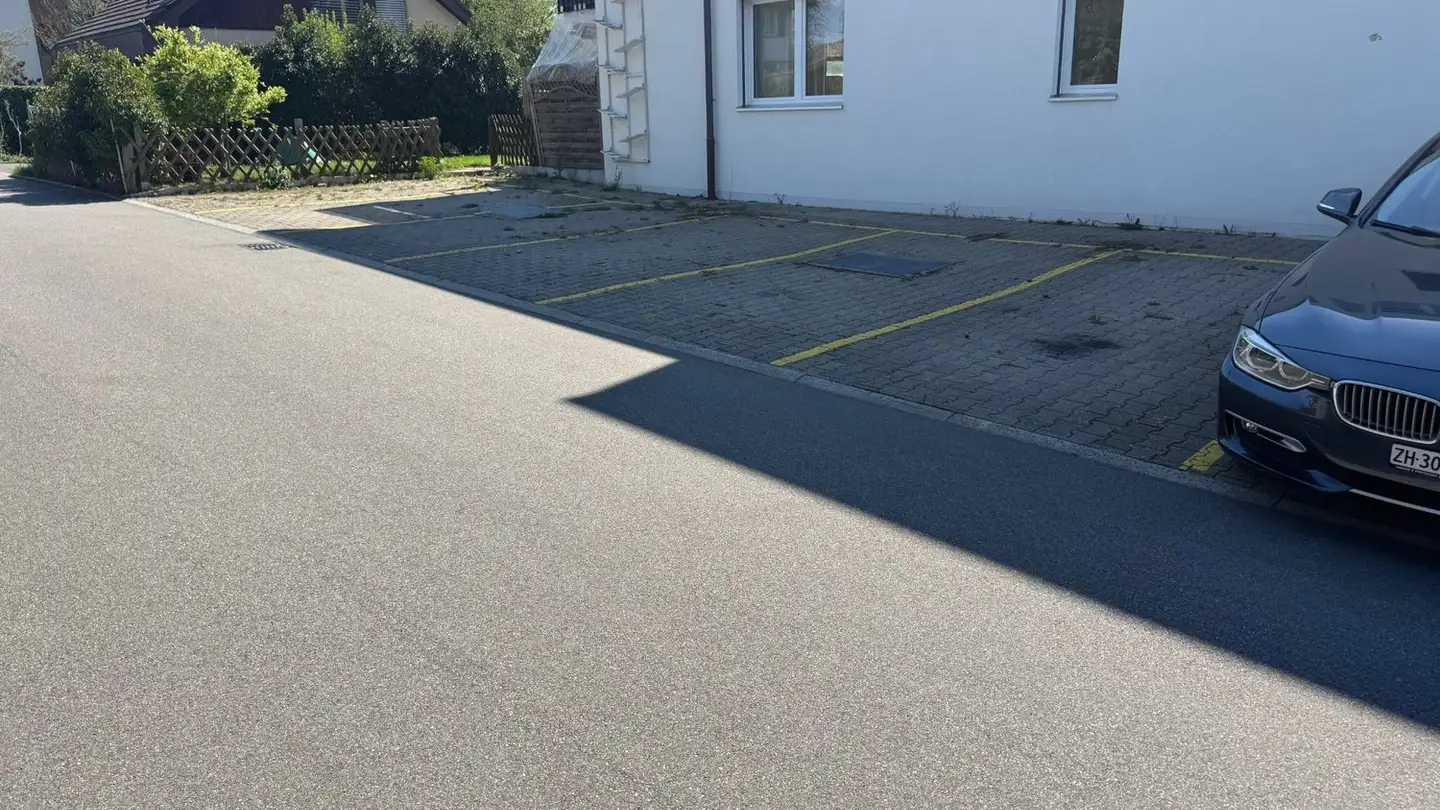 Parkplatz im Freien mieten - Bachenbülacherstrasse 10, 8172 Niederglatt ZH