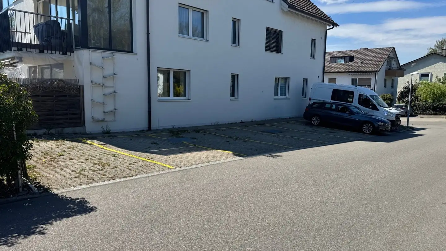 Parkplatz im Freien mieten - Bachenbülacherstrasse 10, 8172 Niederglatt ZH - Foto 2
