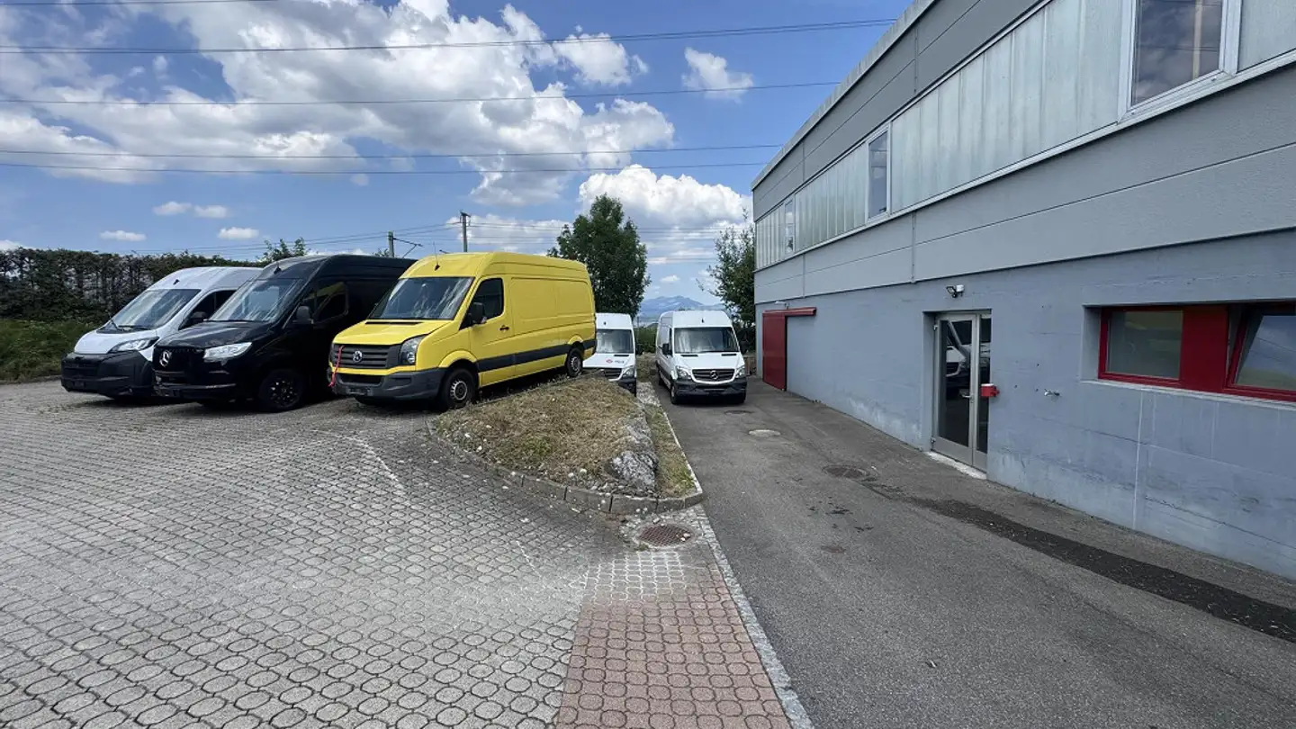 Commerciale in affitto - Zürcherstrasse 100, 8852 Altendorf