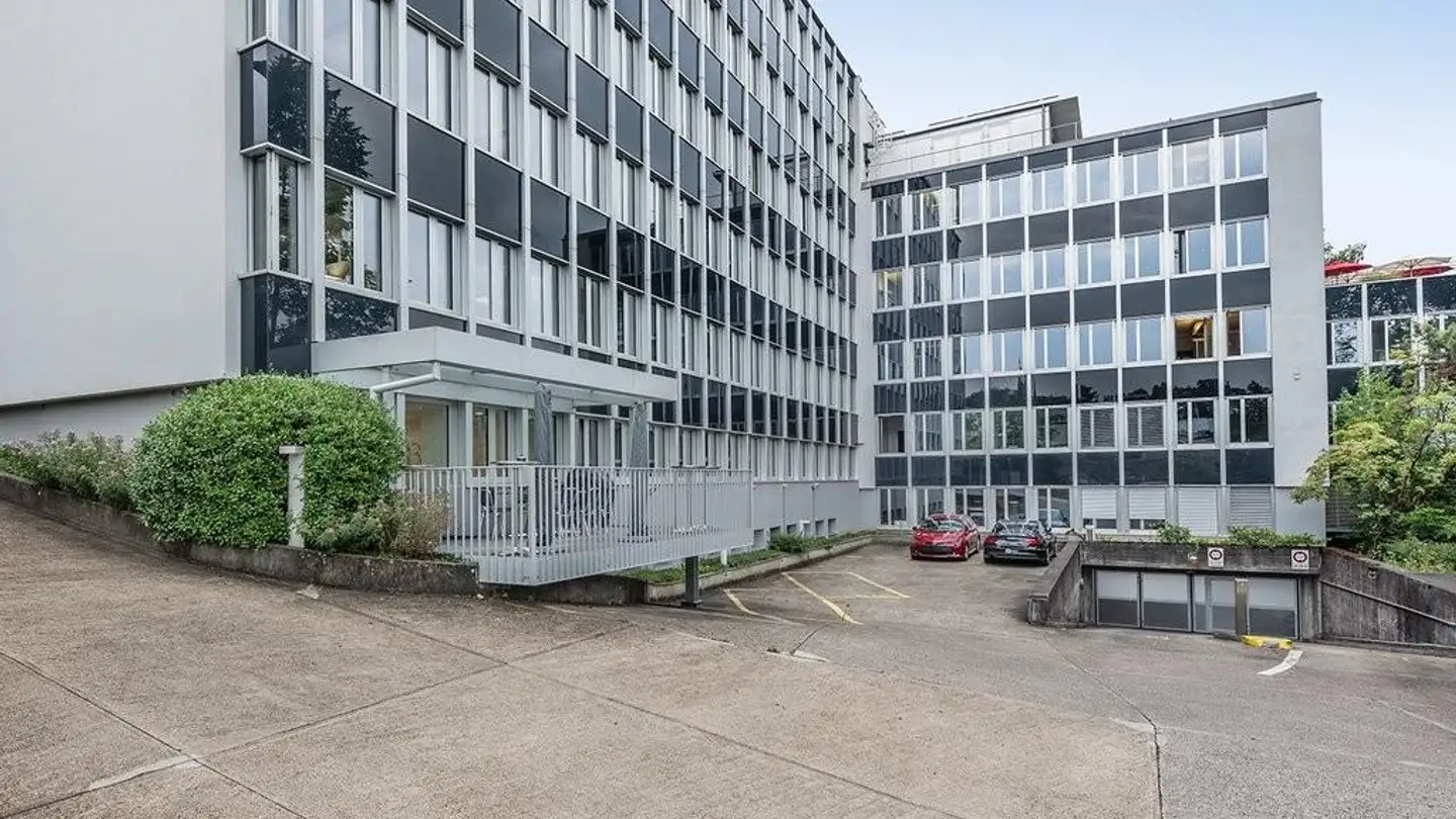 Place de parking souterraine à louer - Obstgartenstrasse, 8703 Erlenbach ZH