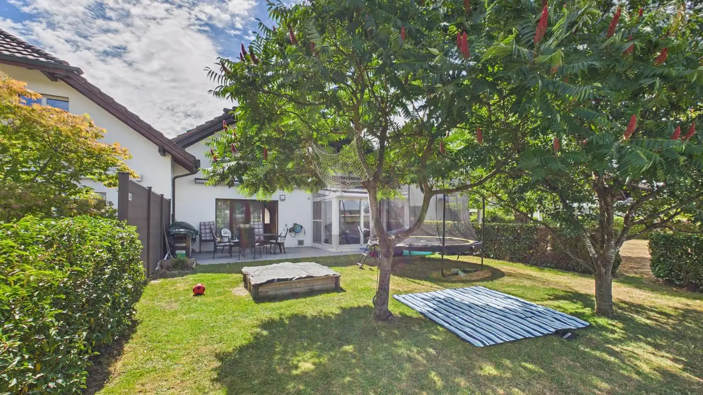 Row house for sale - 8595 Altnau