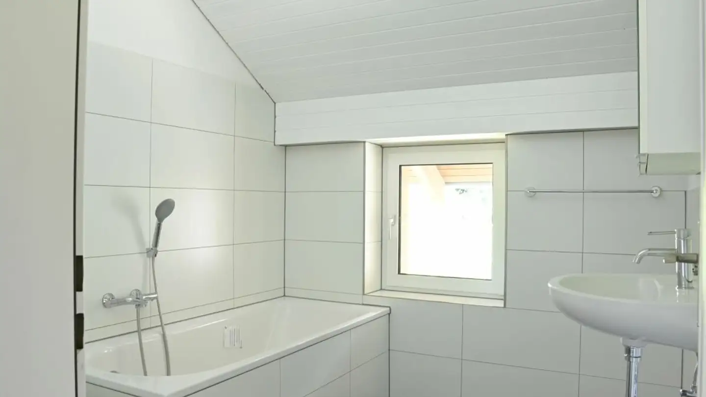 Dachgeschosswohnung mieten - Ausserdorfstrasse 12, 9524 Zuzwil SG - Foto 4