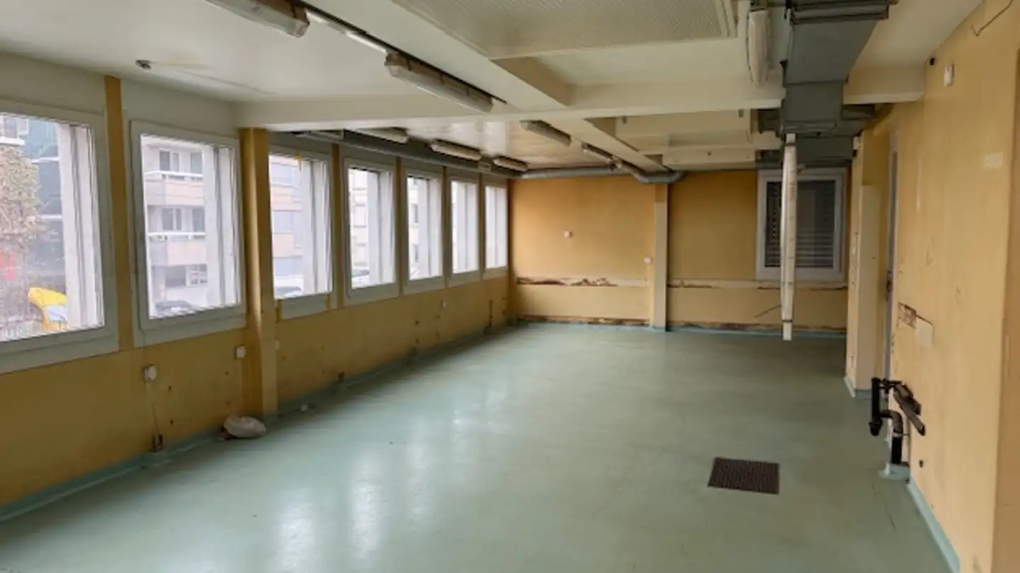 Commercial à louer - Weinbergstrasse 149, 8006 Zürich