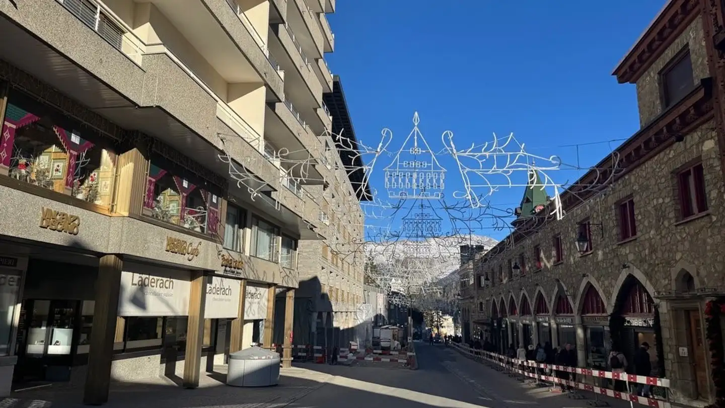 Tiefgaragenstellplatz mieten - Via Serlas 26, 7500 St. Moritz