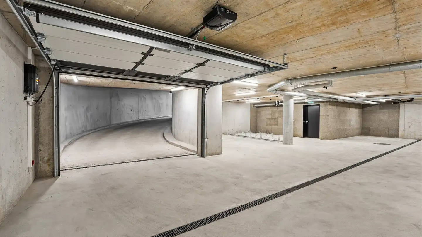 Indoor motorbike parking space for rent - Rautistrasse 116, 8048 Zürich