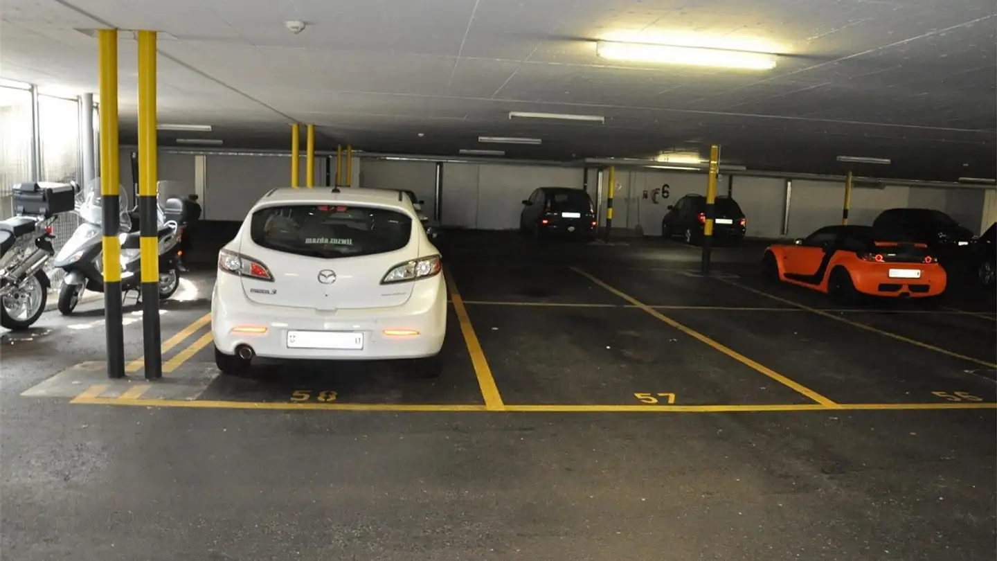 Place de parking souterraine à louer - Grünring 5, 9524 Zuzwil SG