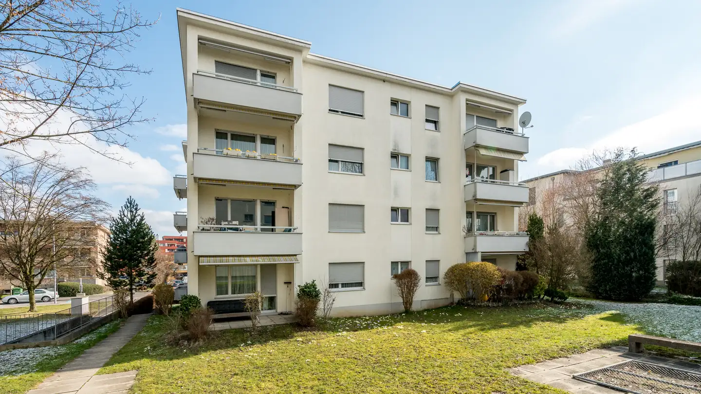 Place de parking extérieure à louer - Studackerstrasse 1, 8953 Dietikon