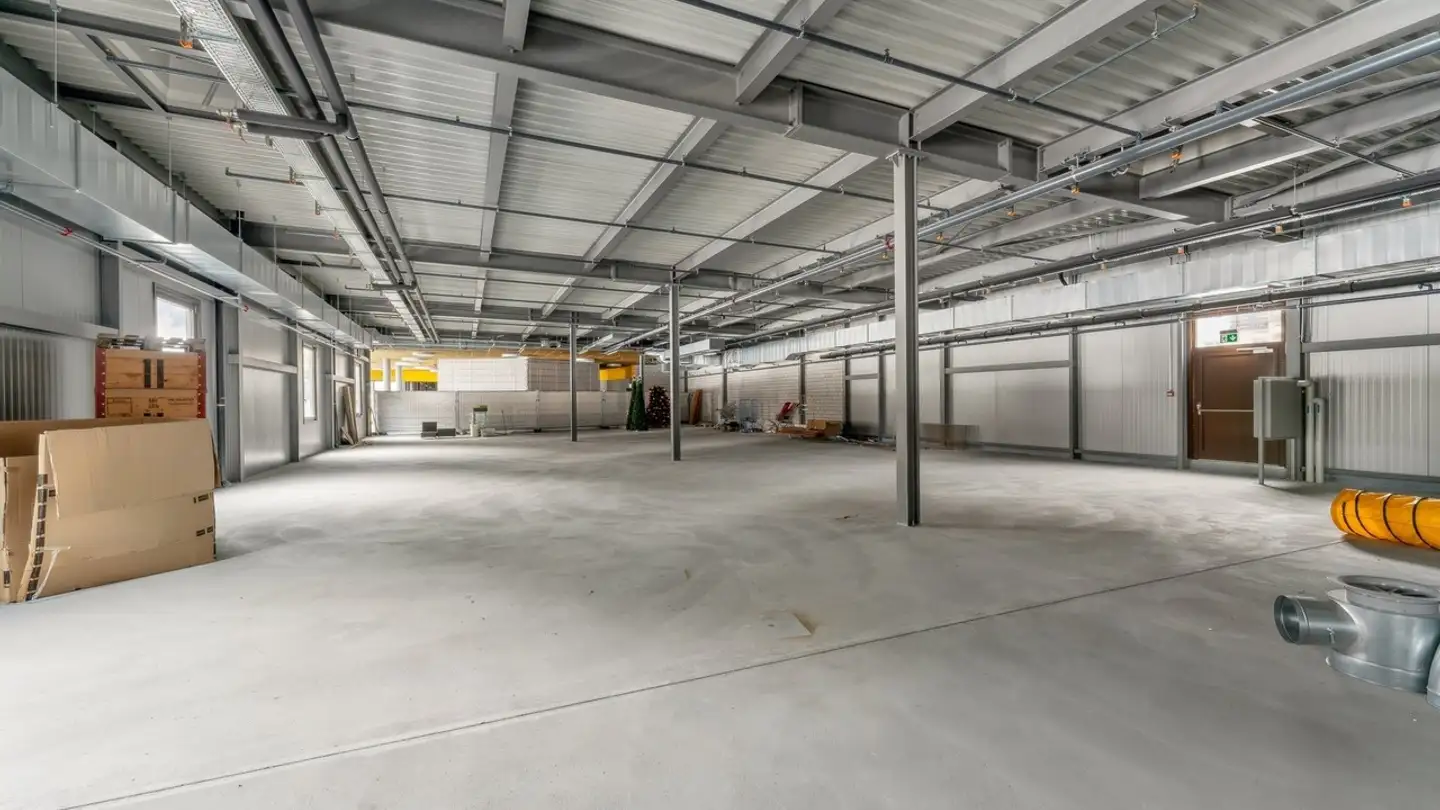 Commercial for rent - Dorfstrasse, 7220 Schiers - Photo 3