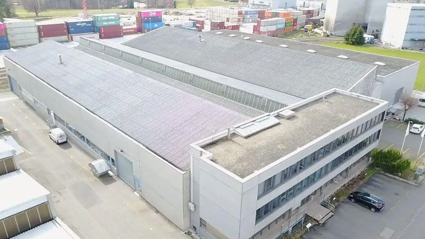 Commercial à louer - Gewerbestrasse 14, 8155 Niederhasli