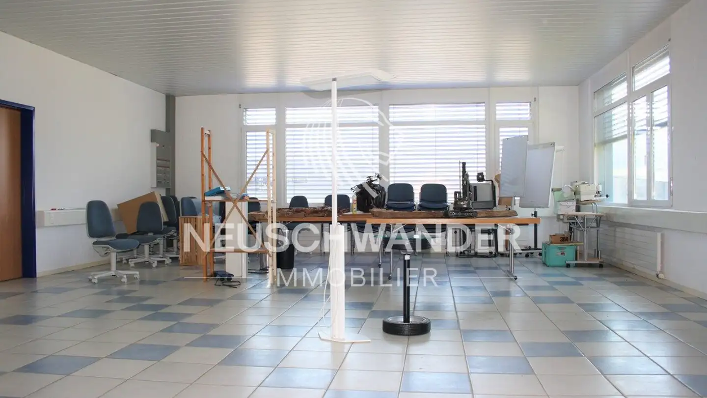 Commercial for rent - 2855 Glovelier - Photo 2