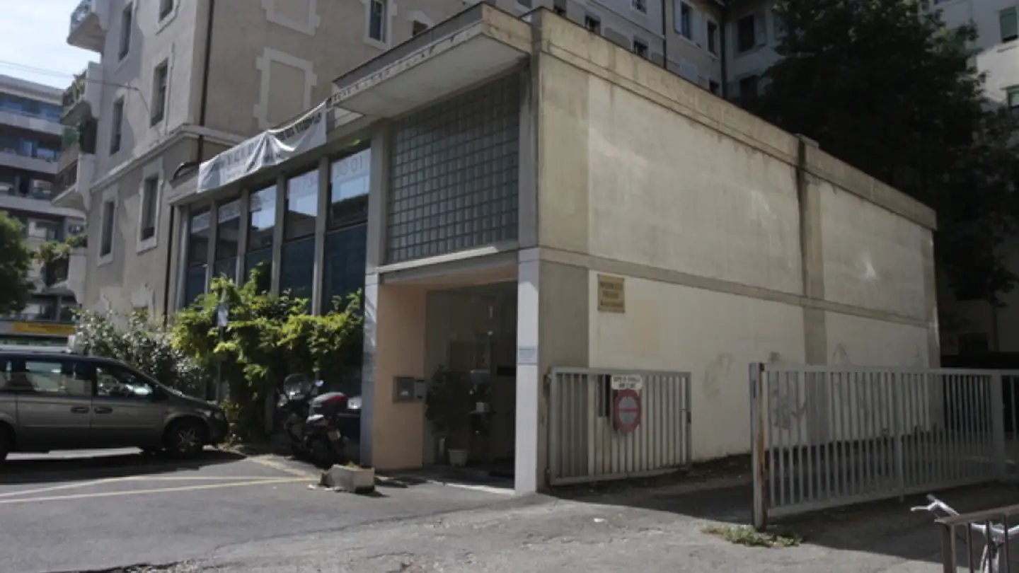 Place de parking extérieure à louer - Rue De L' Orangerie 1, 1202 Genève