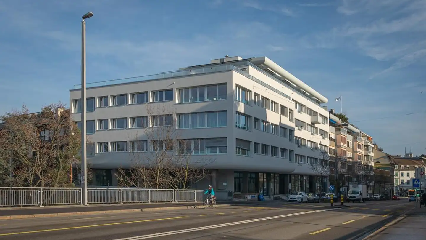 Indoor motorbike parking space for rent - Feldbergstrasse 1, 4057 Basel