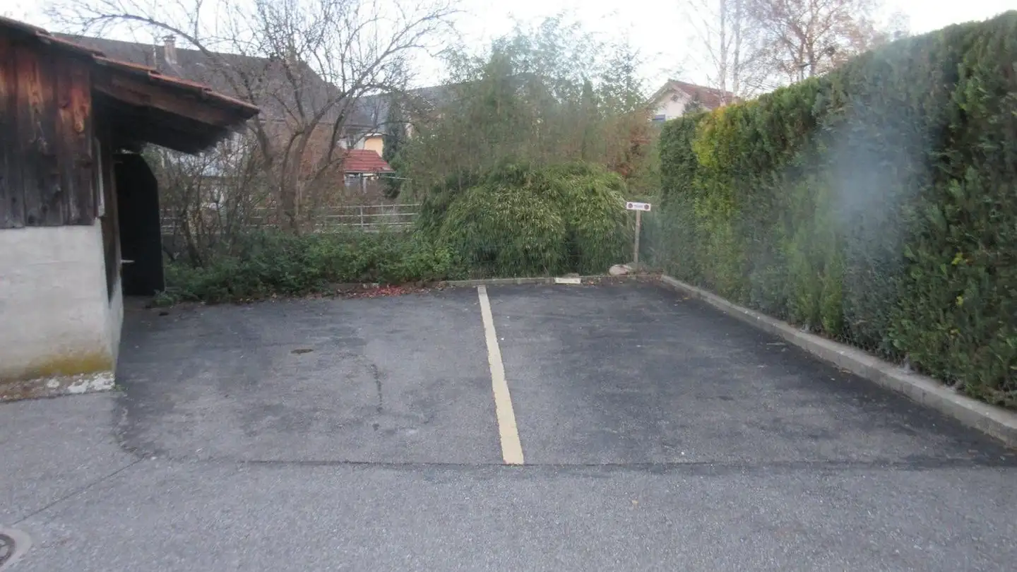 Place de parking extérieure à louer - Kohlplatzstrasse 5, 4932 Lotzwil - Photo 2
