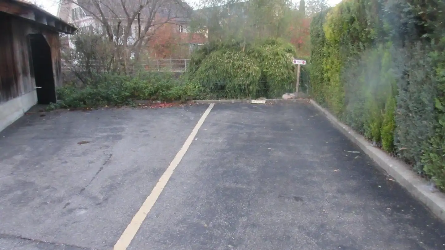 Place de parking extérieure à louer - Kohlplatzstrasse 5, 4932 Lotzwil - Photo 3