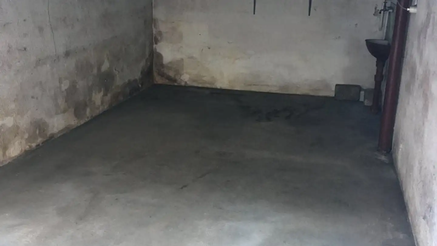 Single garage for rent - Rue Numa-Droz 82, 2300 La Chaux-de-Fonds - Photo 2