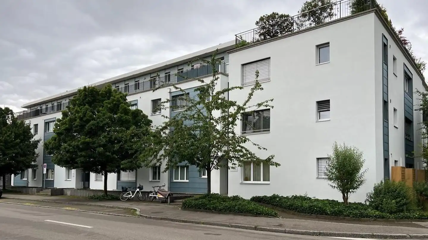 Indoor motorbike parking space for rent - 4133 Pratteln