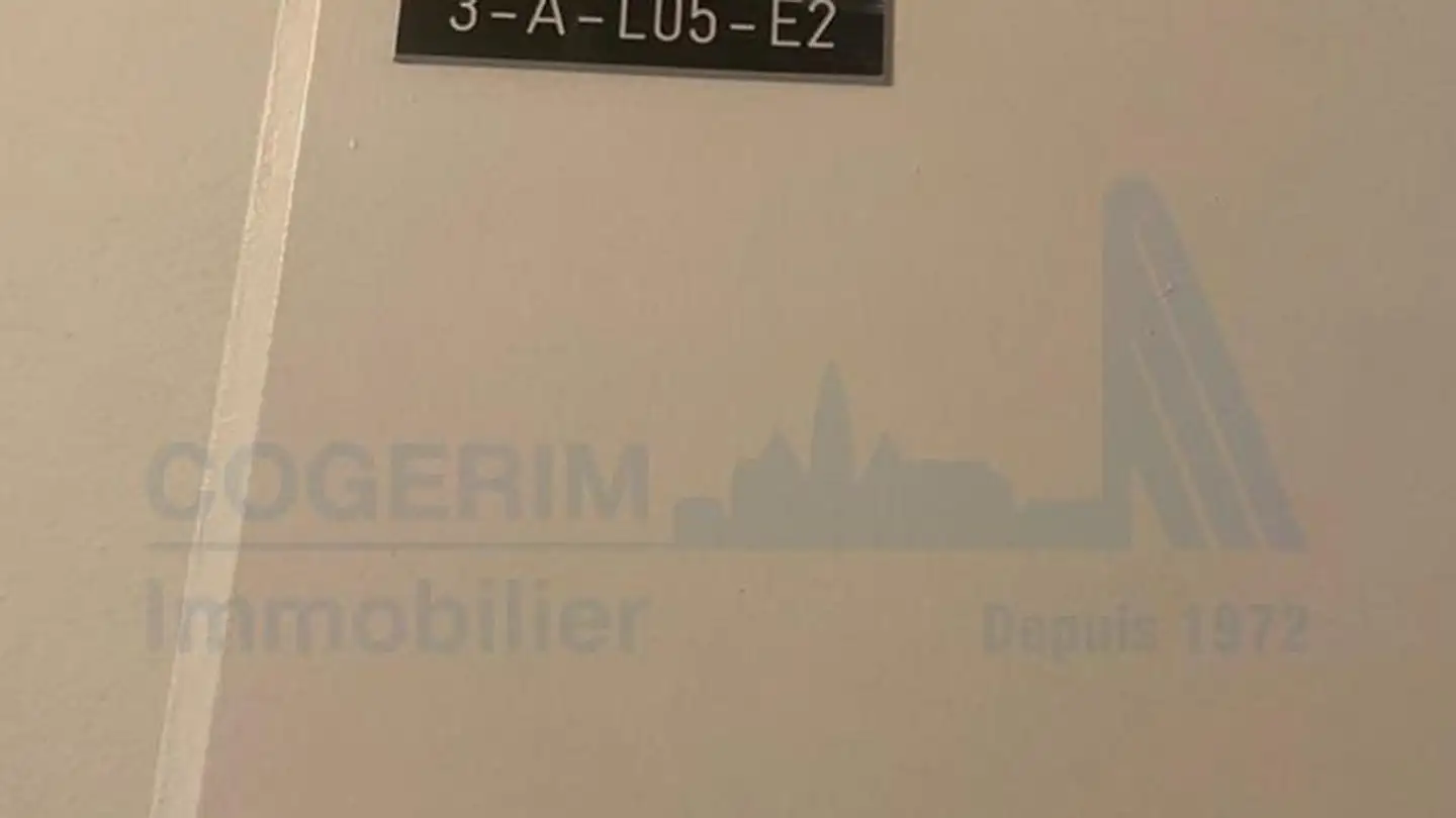 Mischgenutztes Gebäude mieten - 1220 Les Avanchets