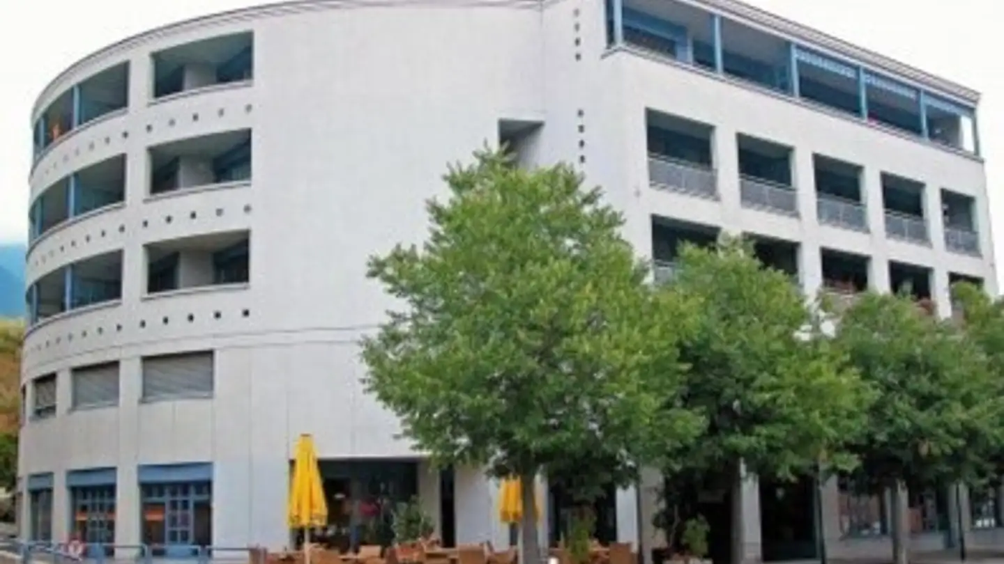 Place de parking extérieure à louer - Avenue Des Alpes 6, 3960 Sierre