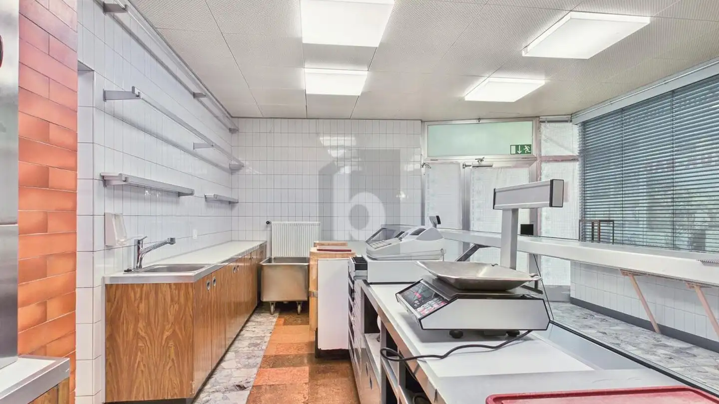 Shop for sale - 3954 Leukerbad - Photo 4