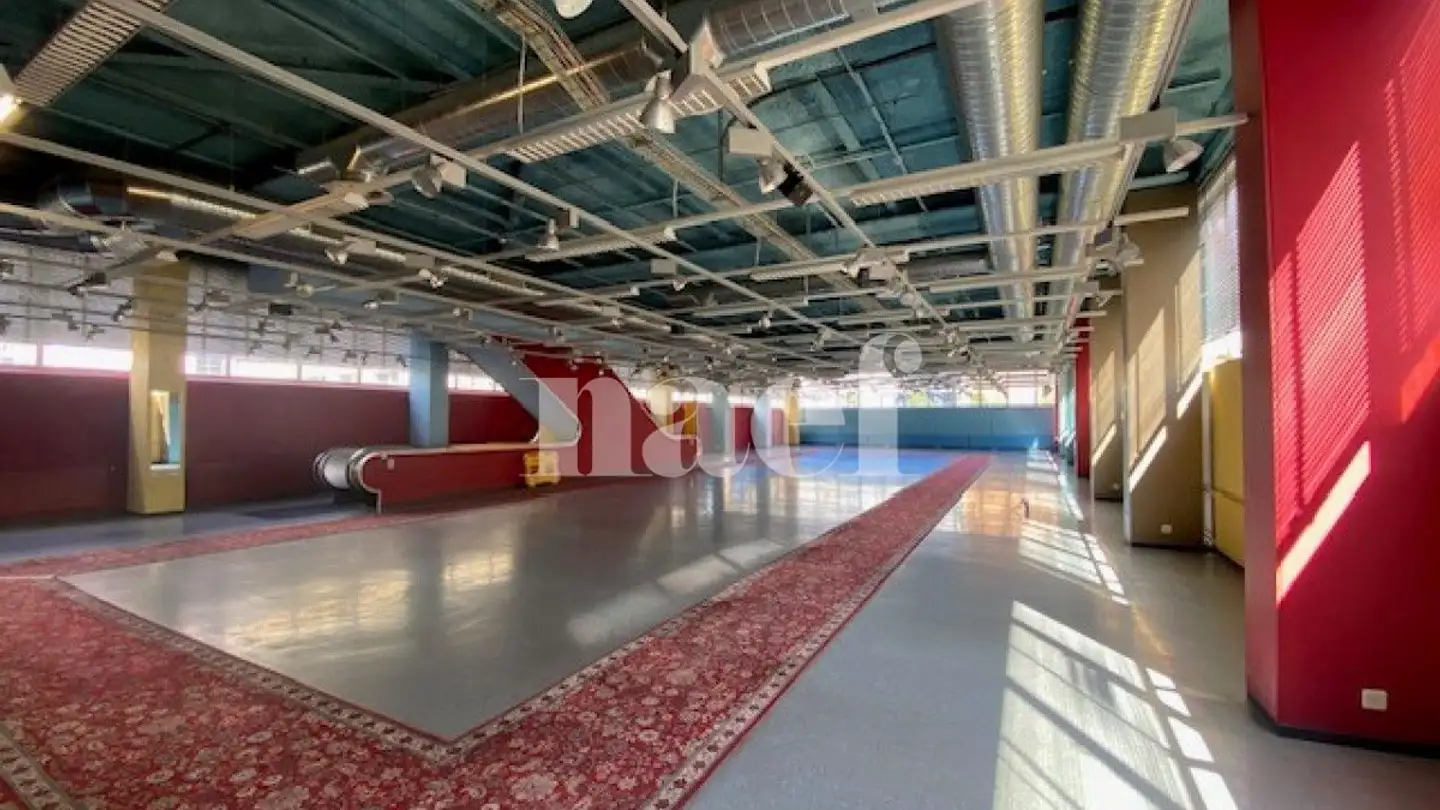 Magasin à louer - Avenue Léopold-Robert 19, 2300 La Chaux-de-Fonds - Photo 2