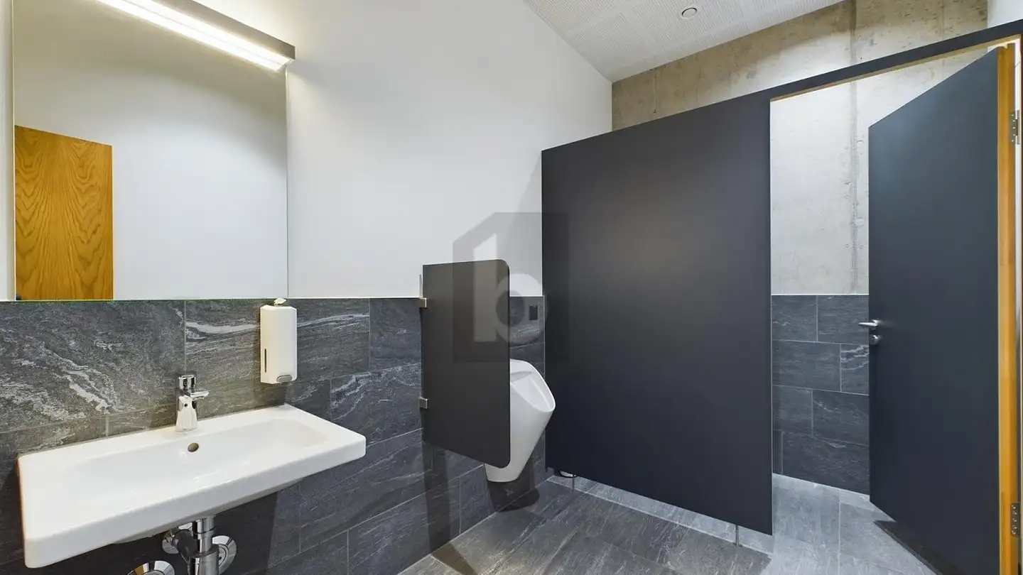 Factory for rent - 9434 Au SG - Photo 2