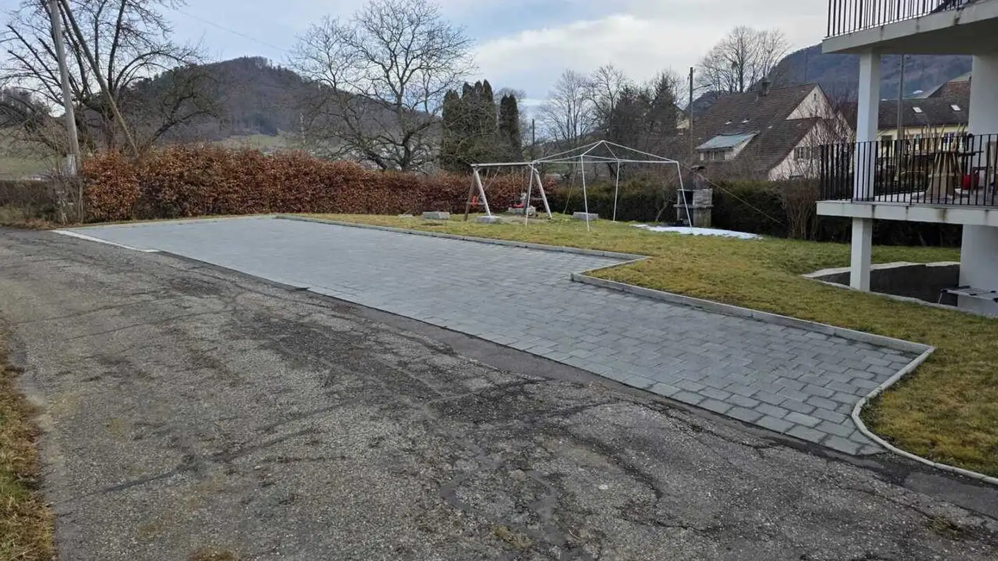 Place de parking extérieure à louer - Oberkirch, 4234 Zullwil - Photo 3