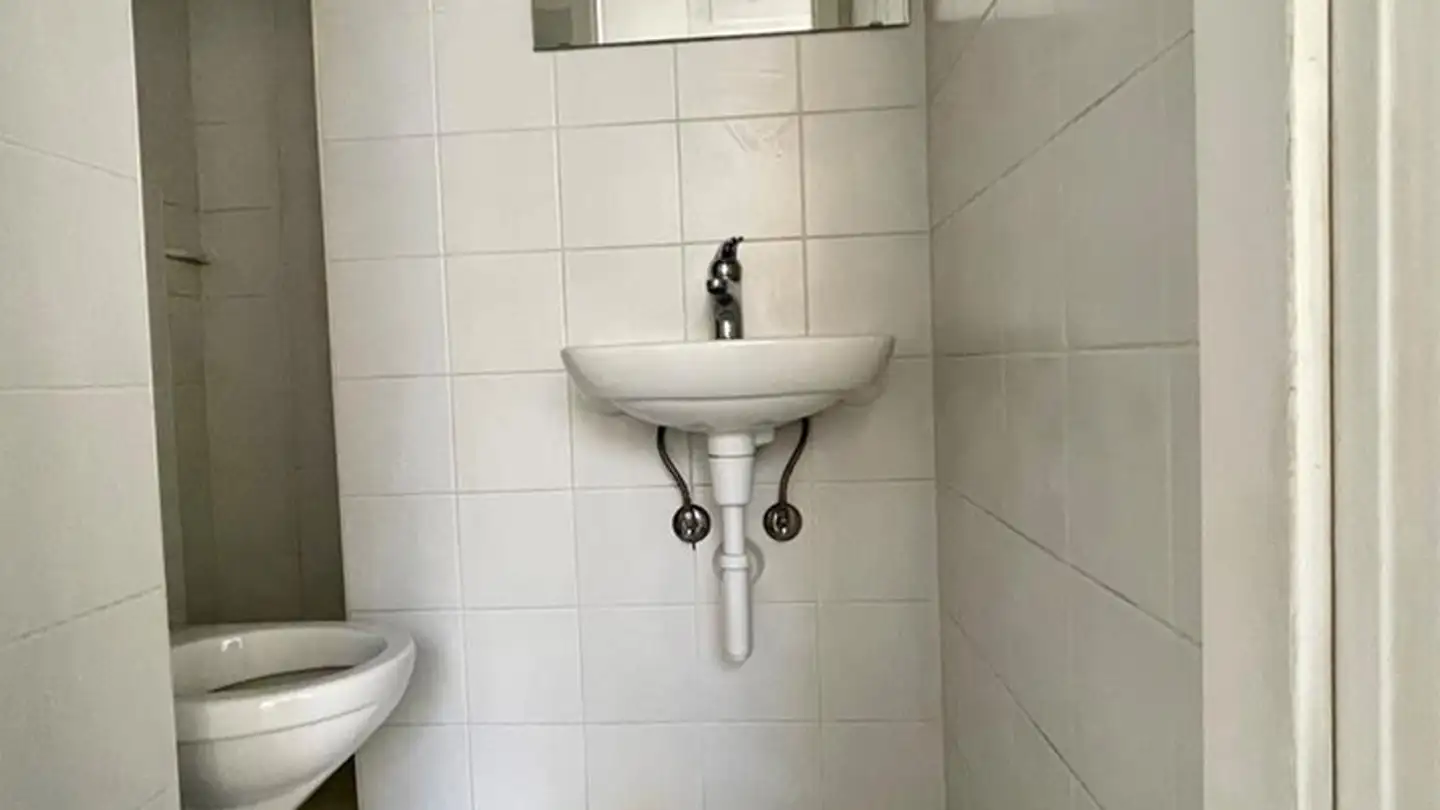 Mixed-use building for rent - Rue Neuve 8, 2300 La Chaux-de-Fonds - Photo 3