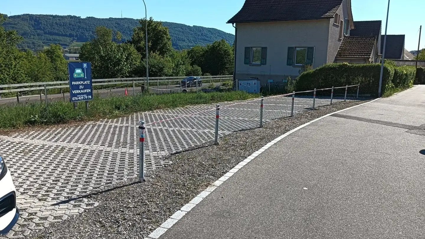 Place de parking extérieure à louer - Vorstattstrasse, 4653 Obergösgen