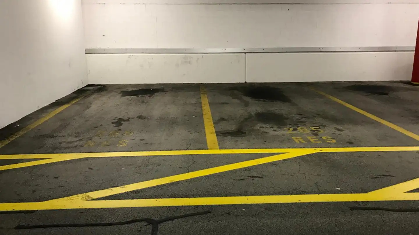 Underground parking space for rent - 6460 Altdorf UR